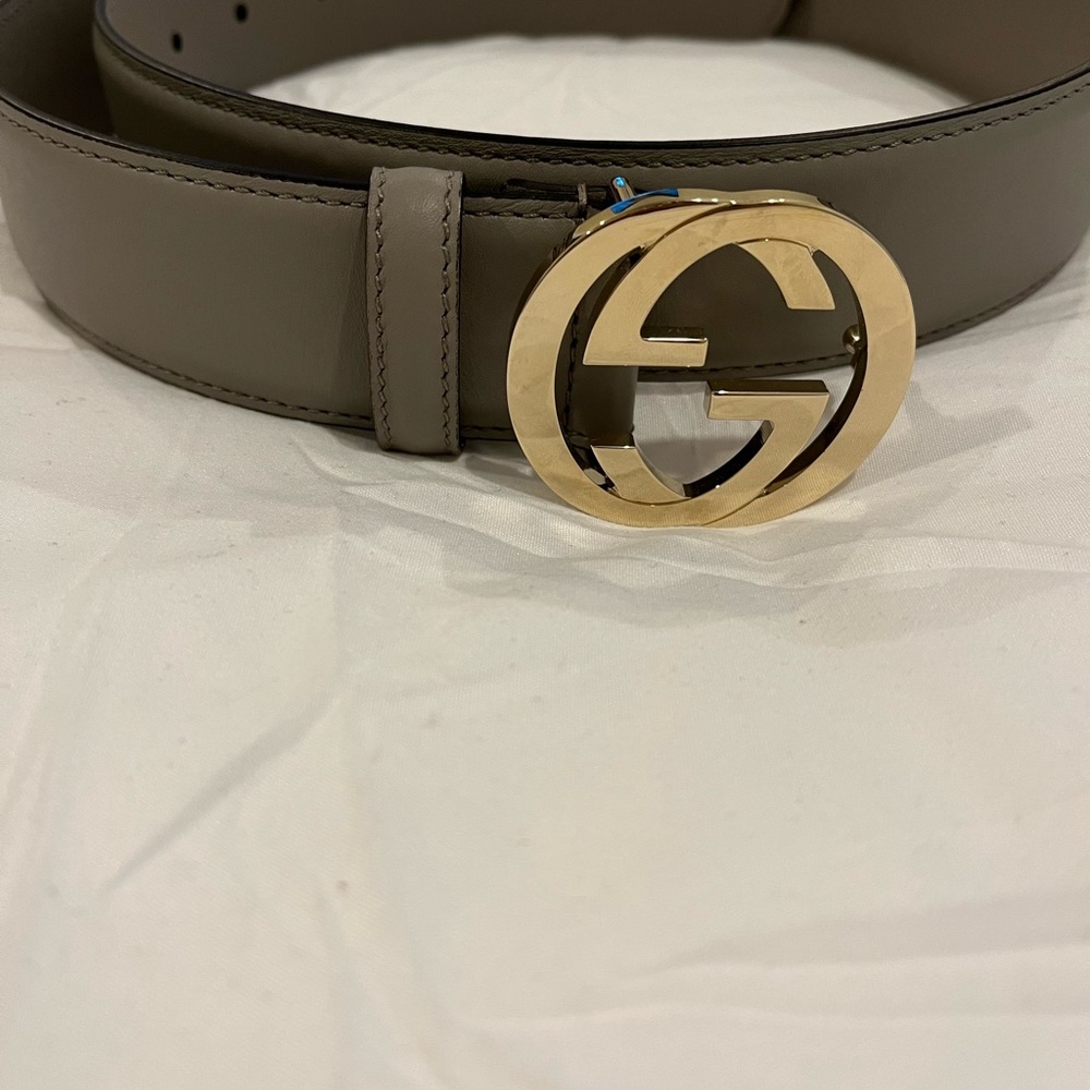 Authentic, Never Worn Gray, Medium Sized Gucci Be… - image 7